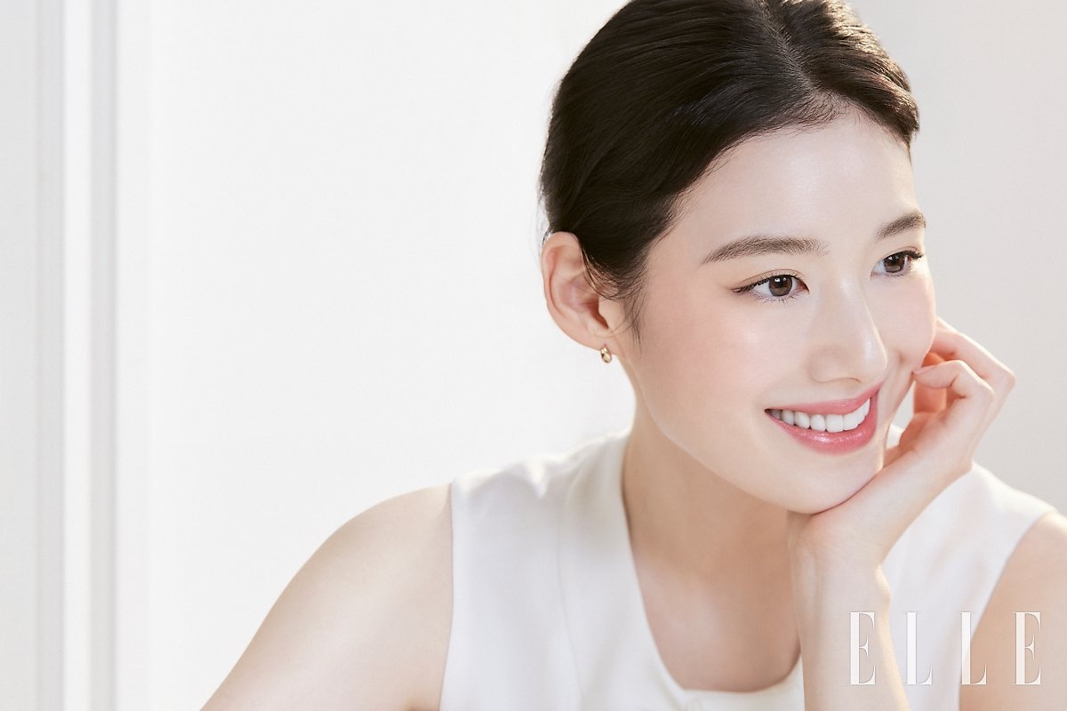 Mỹ nhân lắm thị phi đối đầu với Suzy trong 'Anna' là ai? ảnh 6 My nhan lam thi phi doi dau voi Suzy trong 'Anna' la ai? anh 6