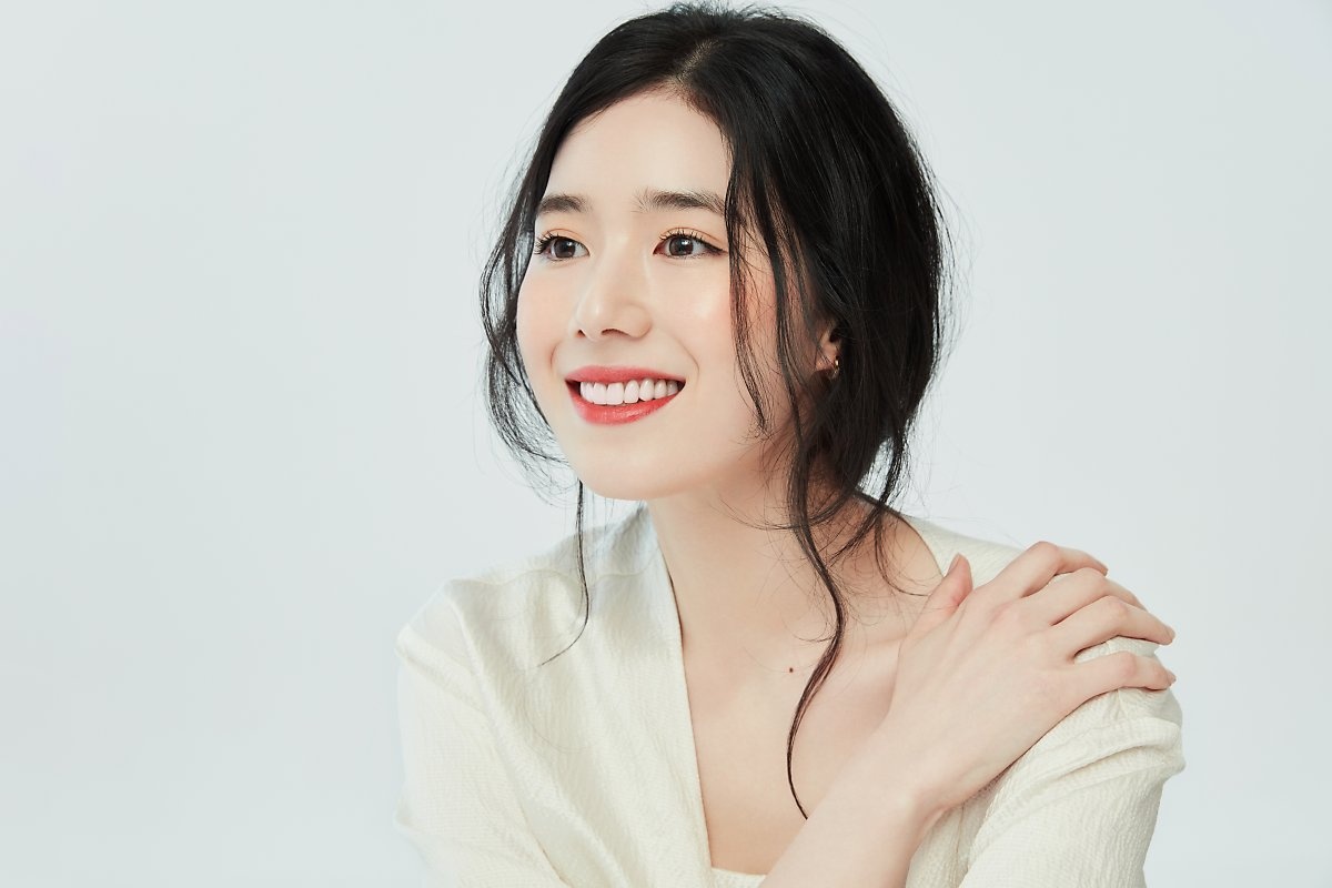 My nhan lam thi phi doi dau voi Suzy trong 'Anna' la ai? anh 7