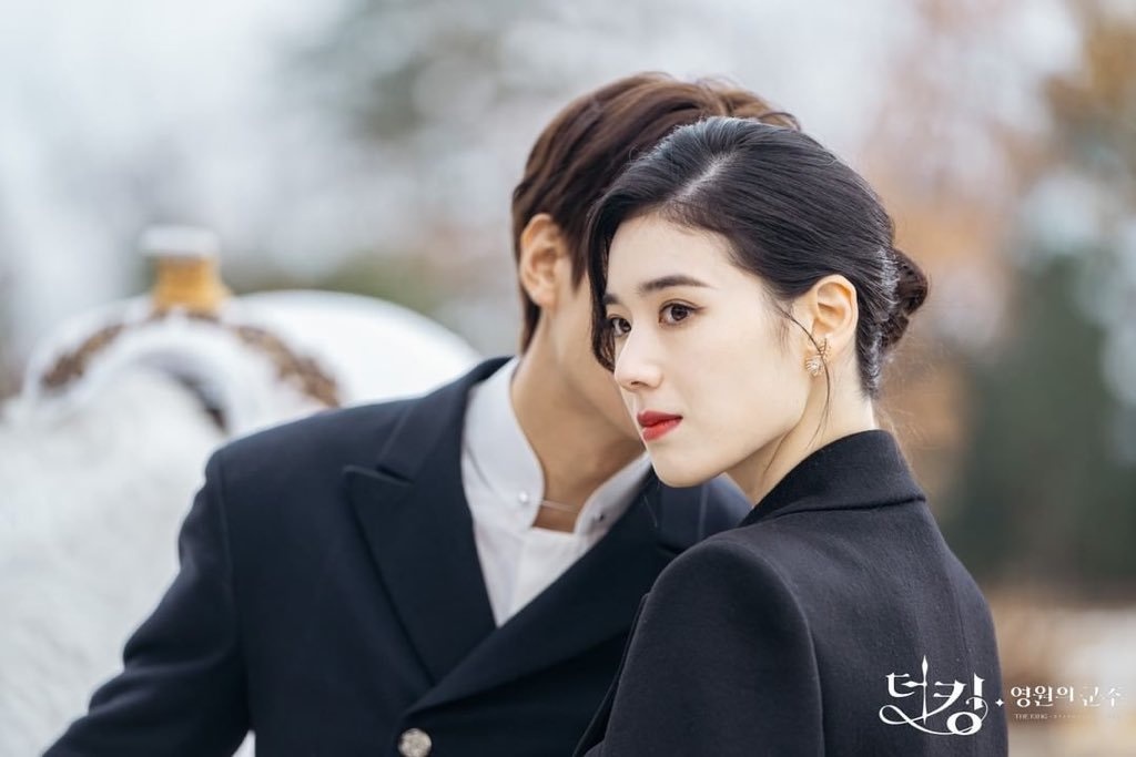 Mỹ nhân lắm thị phi đối đầu với Suzy trong 'Anna' là ai? ảnh 14 My nhan lam thi phi doi dau voi Suzy trong 'Anna' la ai? anh 14