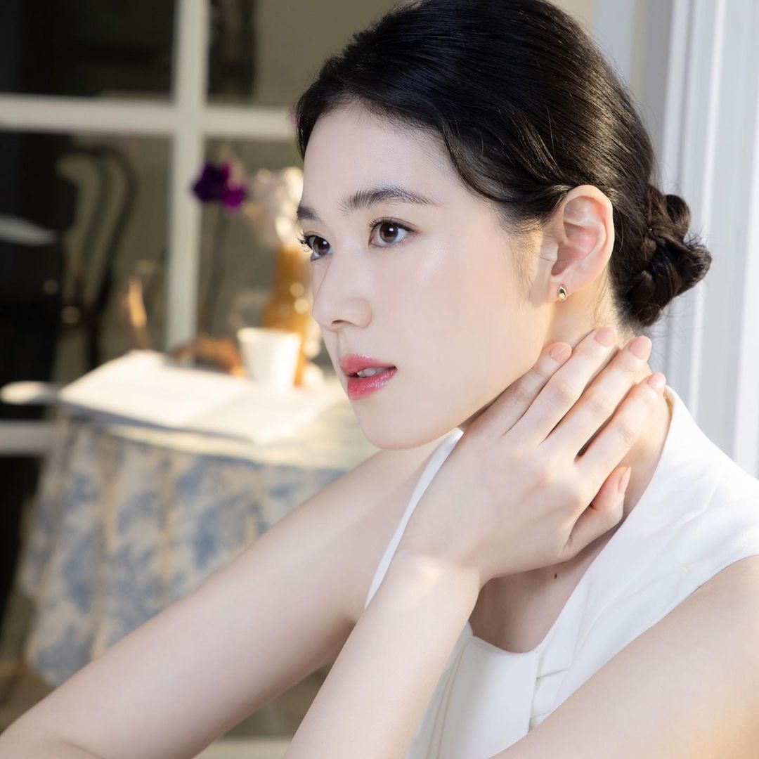 Mỹ nhân lắm thị phi đối đầu với Suzy trong 'Anna' là ai? ảnh 1 My nhan lam thi phi doi dau voi Suzy trong 'Anna' la ai? anh 1