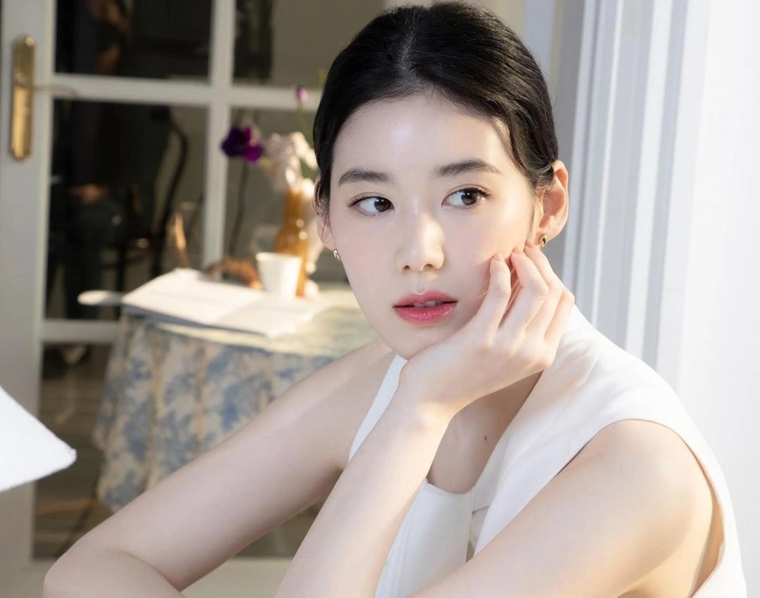 My nhan sinh ra de dong vai nha giau hinh anh