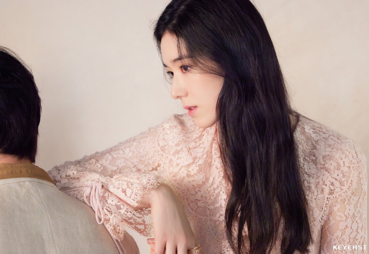 Mỹ nhân lắm thị phi đối đầu với Suzy trong 'Anna' là ai? ảnh 8 My nhan lam thi phi doi dau voi Suzy trong 'Anna' la ai? anh 8