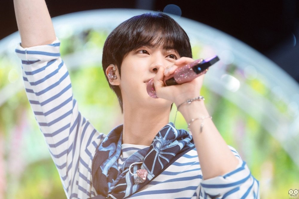 Tu idol bi gan mac bat tai den giong ca noi tieng toan cau anh 12