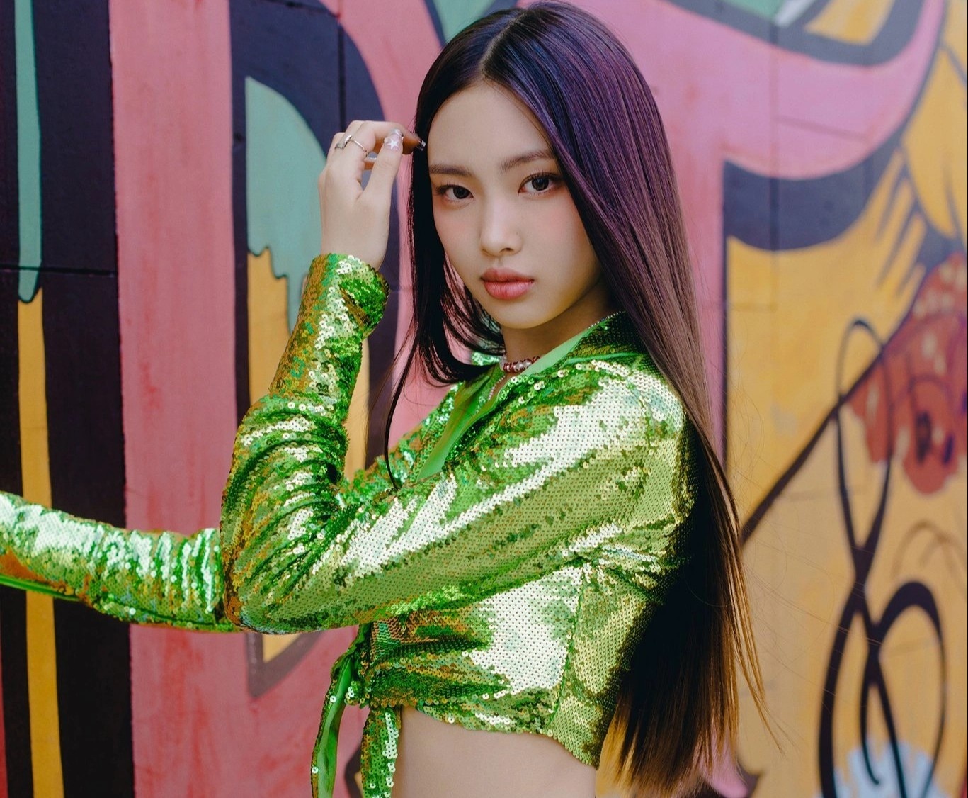 Nhom nu moi cua BTS duoc danh gia khong thua kem BlackPink hinh anh