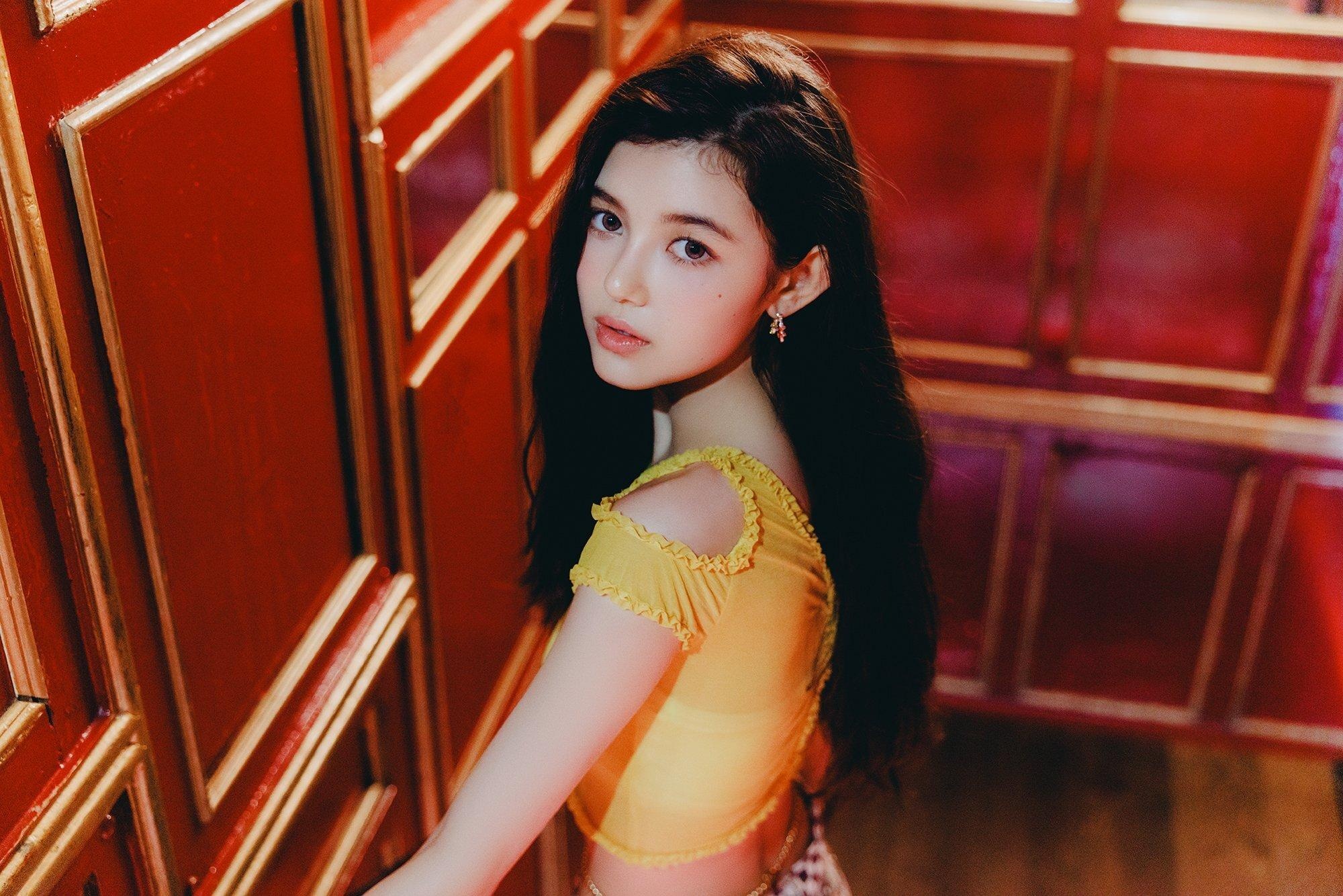 Nhom nu moi thuoc cong ty BTS duoc danh gia khong thua kem BlackPink anh 10