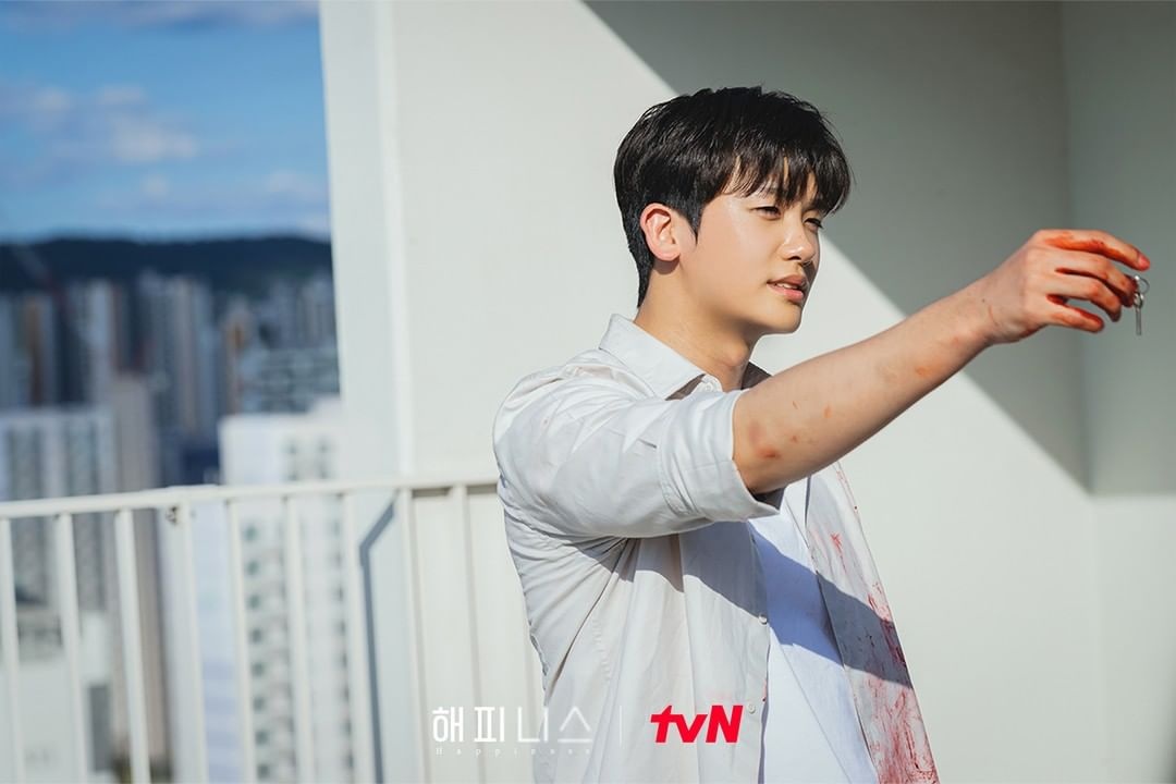 Hoi ban than toan sao quyen luc cua V (BTS) anh 12