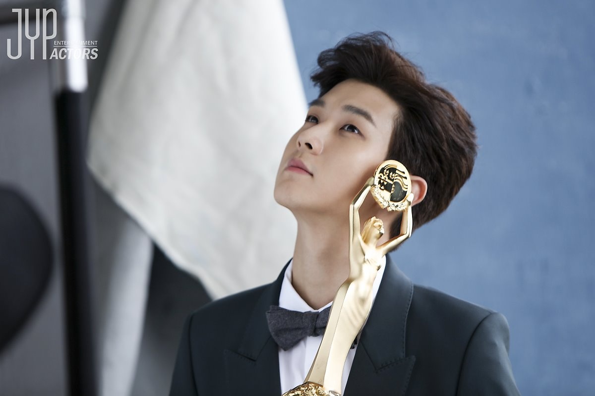 Hoi ban than toan sao quyen luc cua V (BTS) anh 8