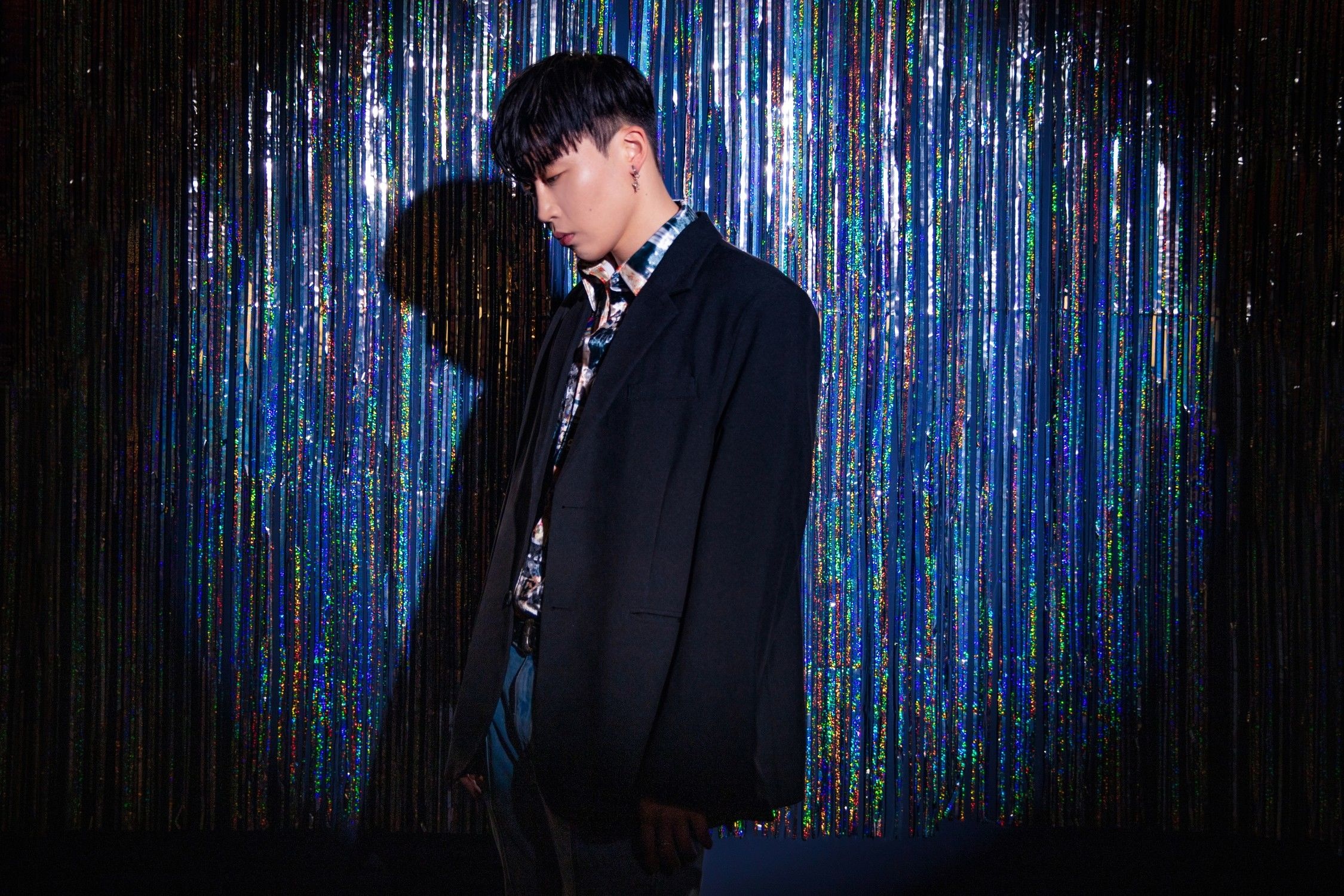 Hoi ban than toan sao quyen luc cua V (BTS) anh 10