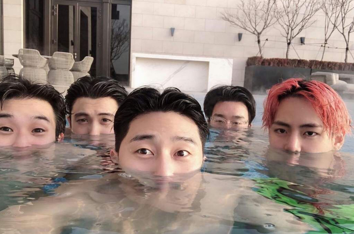 Hoi ban than toan sao quyen luc cua V (BTS) anh 1