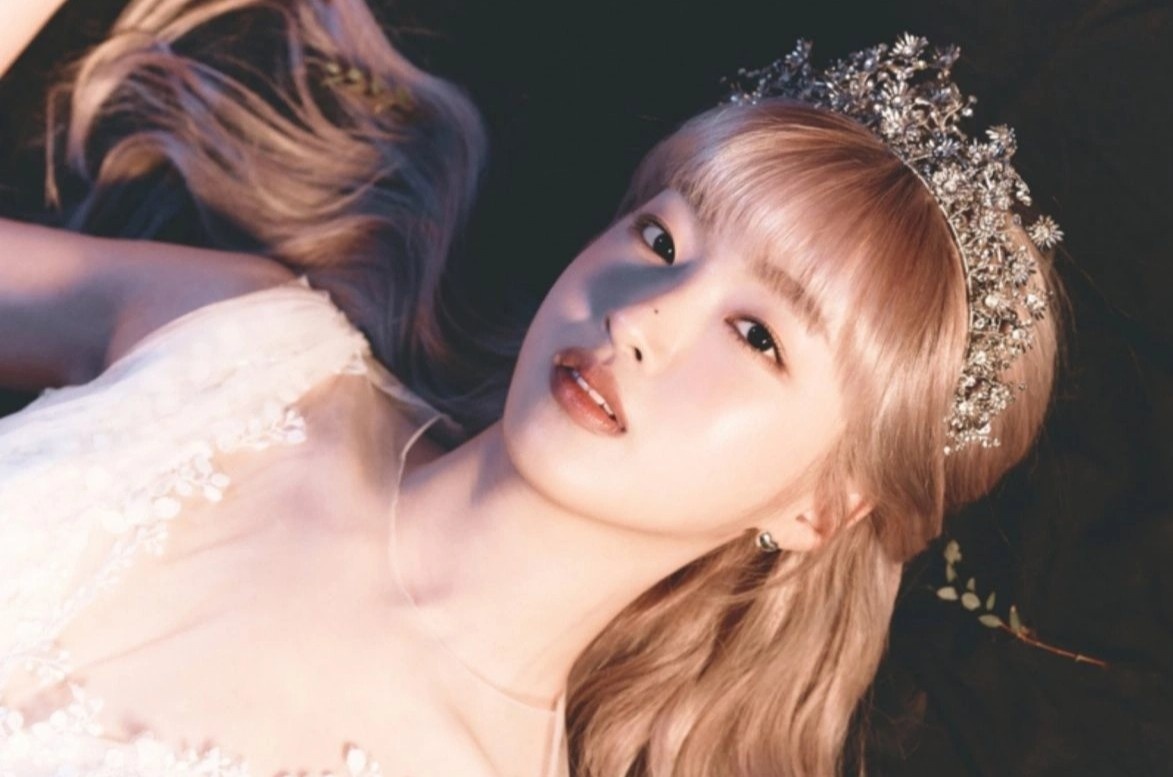 Co gai dung sau loat hit cua BTS hinh anh