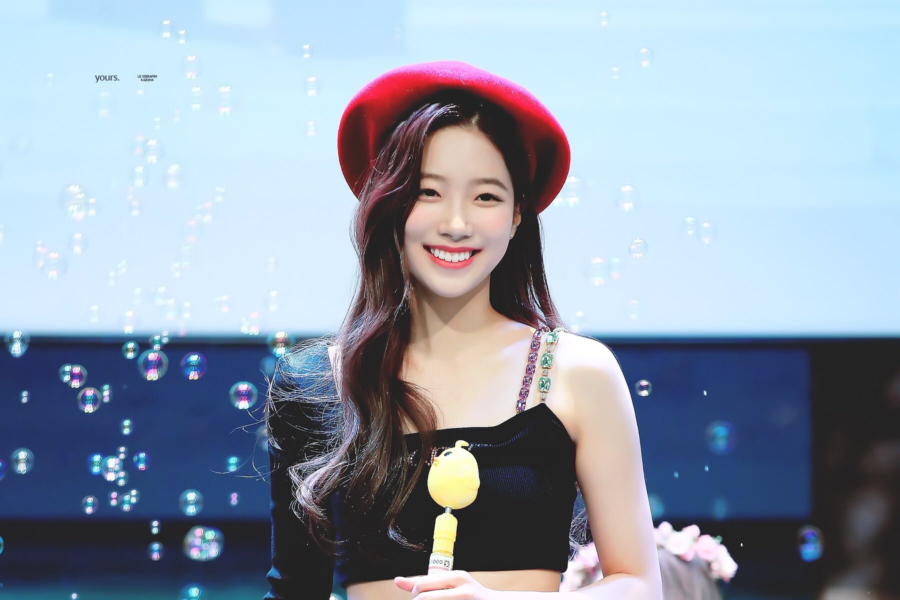 At chu bai Le Sserafim anh 3