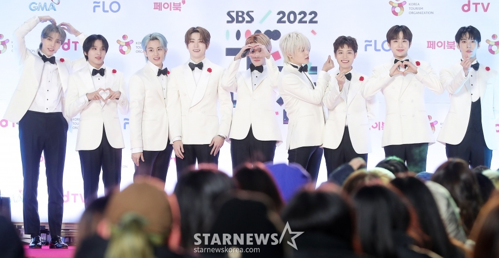 NewJeans tren tham do anh 24