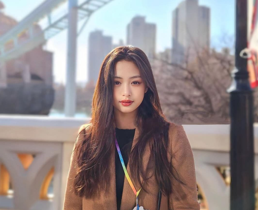 Jennie thu hai cua YG anh 4