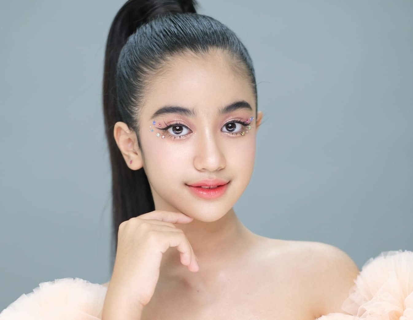 Tieu cong chua Campuchia gia nhap lang giai tri Kpop hinh anh