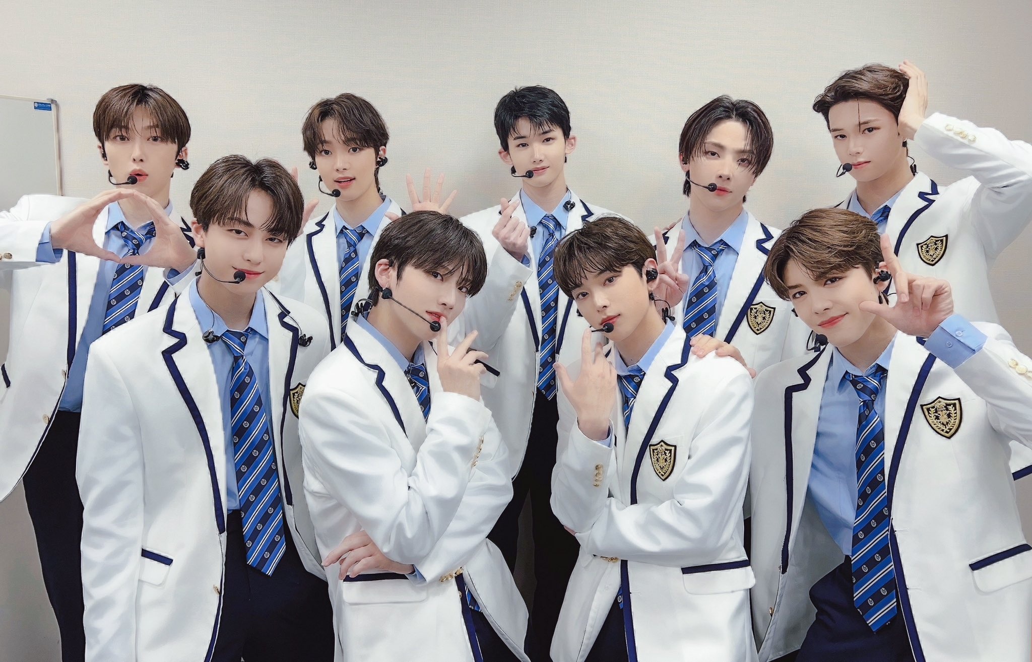 tan binh HYBE noi tieng anh 7