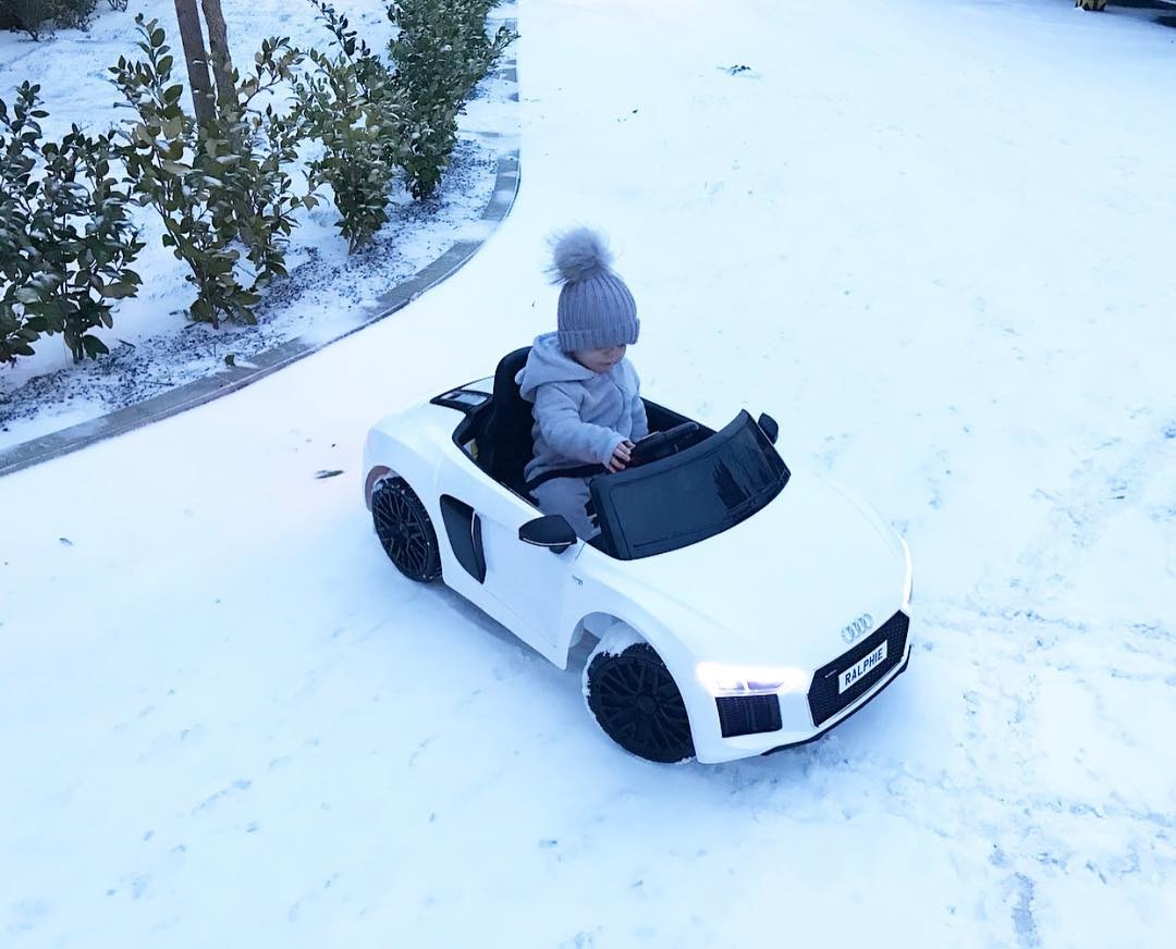 Cau be mot tuoi kiem bon tien tren mang anh 7