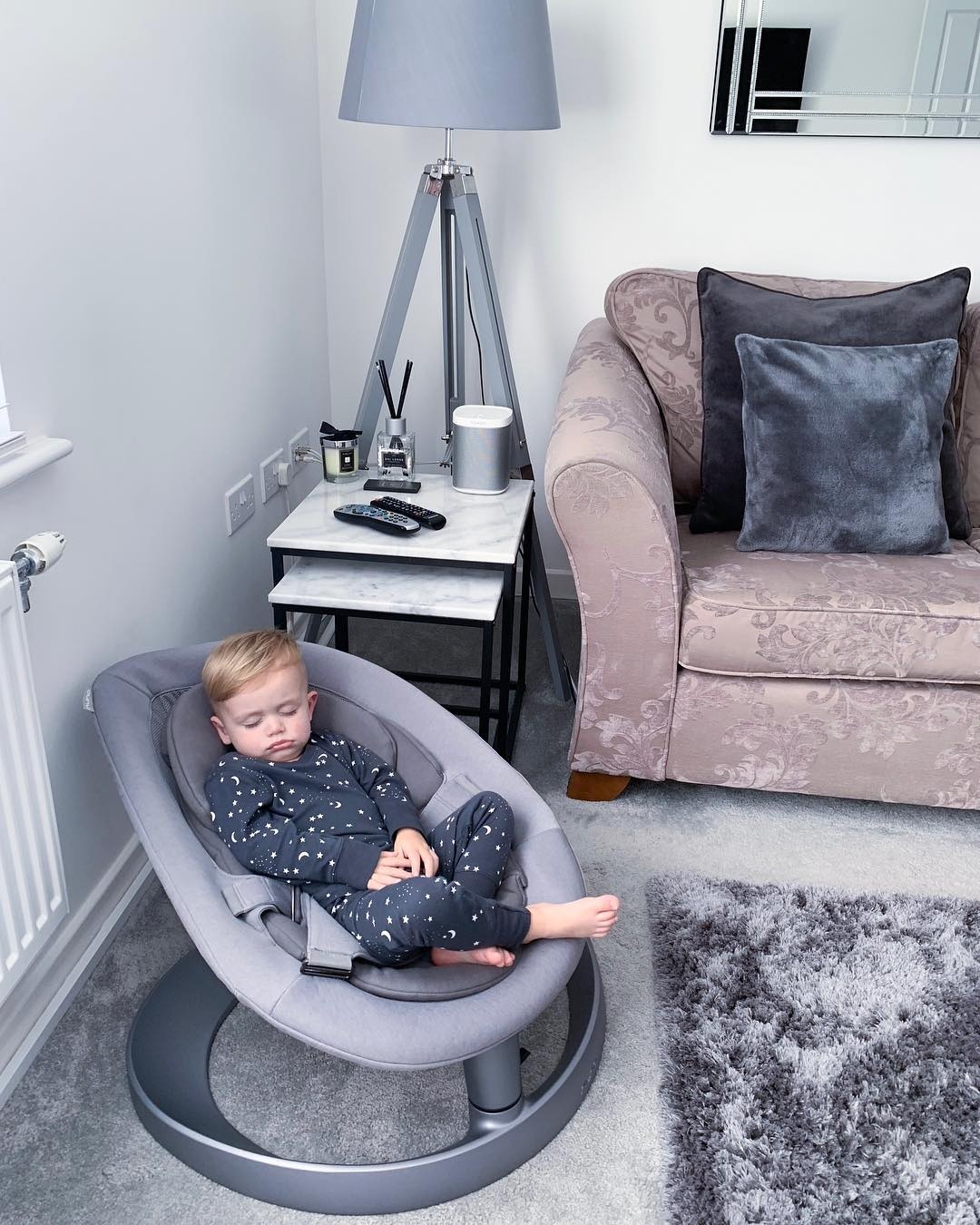 Cau be mot tuoi kiem bon tien tren mang anh 5