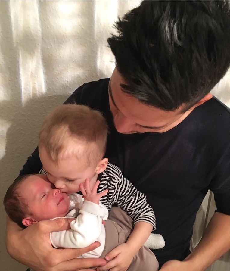 Gia dinh hanh phuc cua thu mon Philippines anh 9