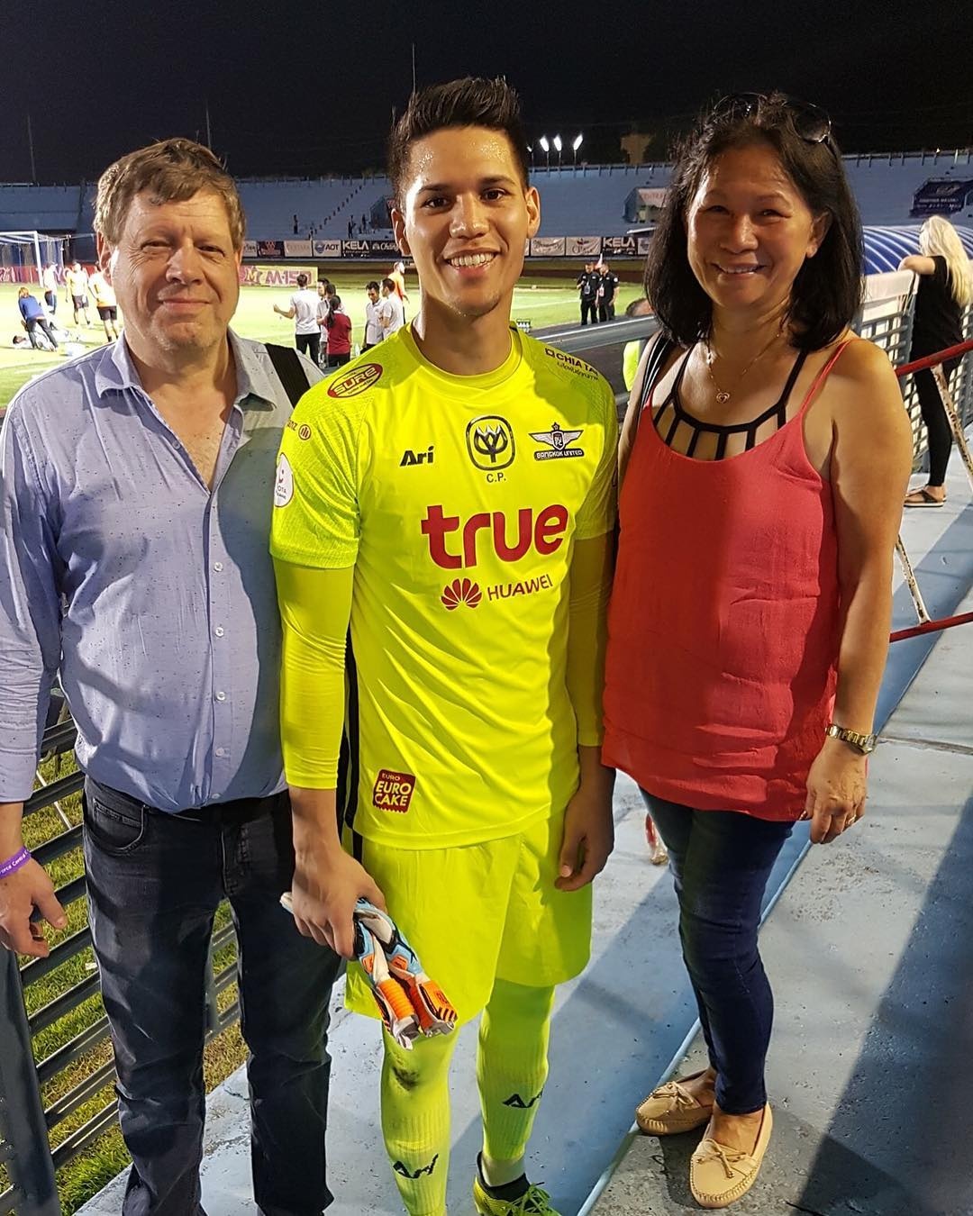 Gia dinh hanh phuc cua thu mon Philippines anh 6