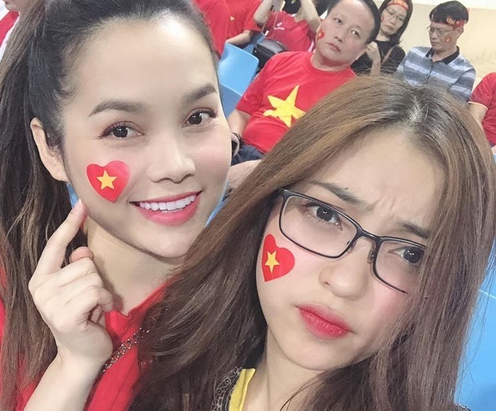 Ban gai Quang Hai, Tien Linh xuat hien xinh dep o khan dai san My Dinh hinh anh