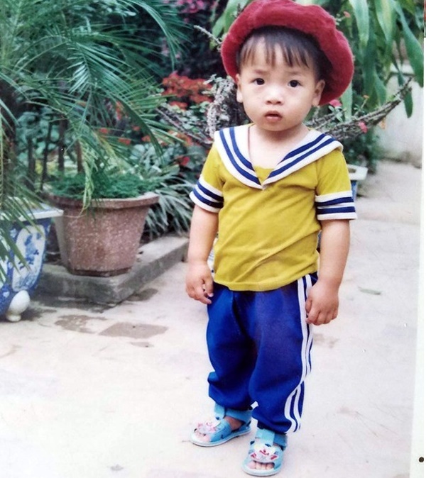 Anh cac cau thu tuyen VN khi con be anh 8