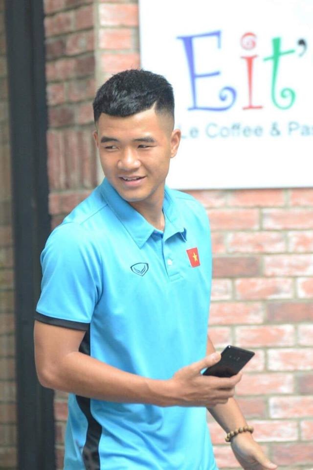 Anh cac cau thu tuyen VN khi con be anh 17