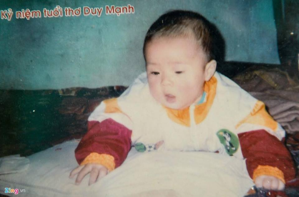 Anh cac cau thu tuyen VN khi con be anh 11