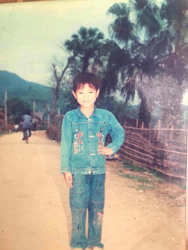 Anh cac cau thu tuyen VN khi con be anh 18