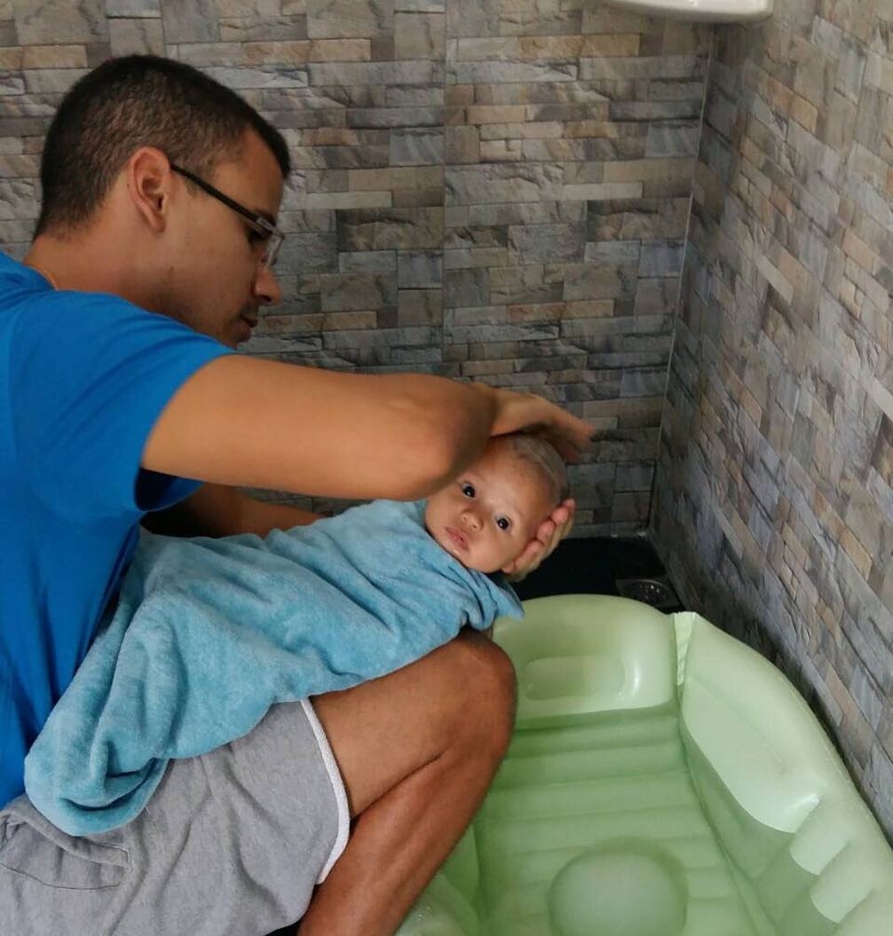 HLV the luc moi cua tuyen Viet Nam hanh phuc ben vo va con trai anh 13