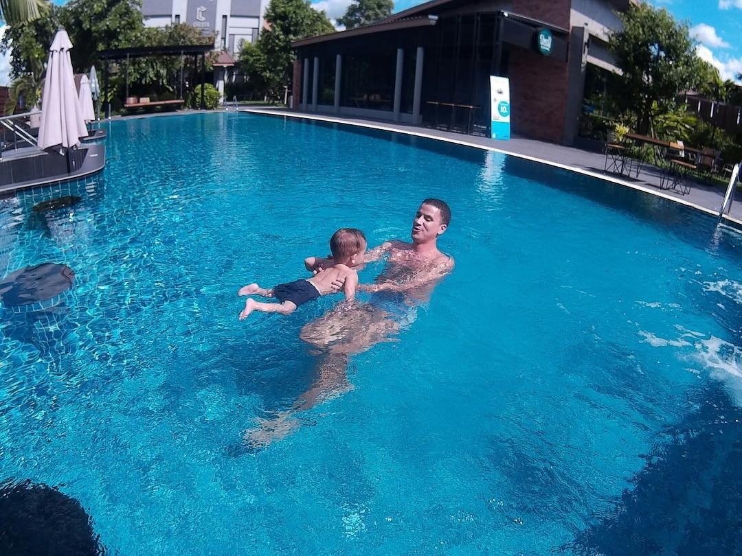 HLV the luc moi cua tuyen Viet Nam hanh phuc ben vo va con trai anh 15