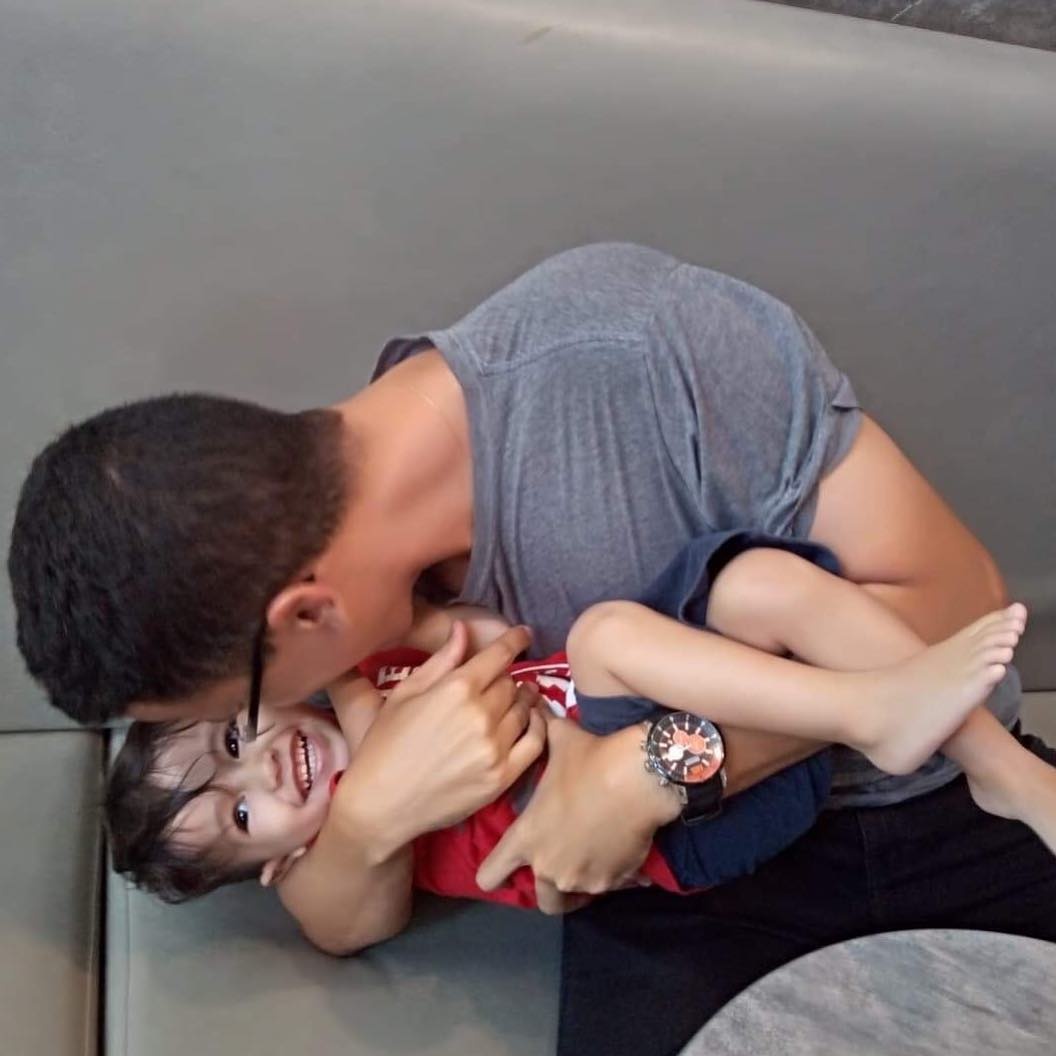 HLV the luc moi cua tuyen Viet Nam hanh phuc ben vo va con trai anh 19