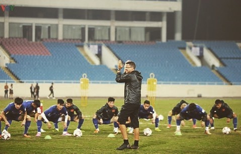 HLV the luc nguoi Brazil hat Quoc ca Viet Nam anh 3