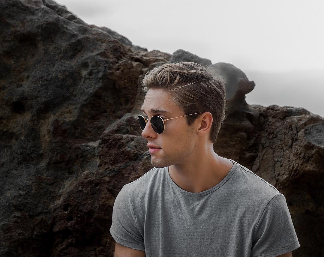 Ban trai tin don cua Selena Gomez tro tai choi trong hinh anh