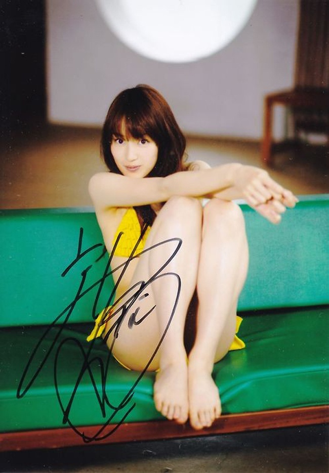 Người vợ xinh đẹp của hậu vệ Nhật Bản ảnh 9 Nguoi vo xinh dep cua hau ve Nhat Ban anh 9