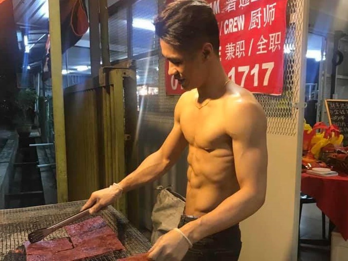 Quan dong khach nho ong chu khoe body 6 mui dung nuong thit hinh anh