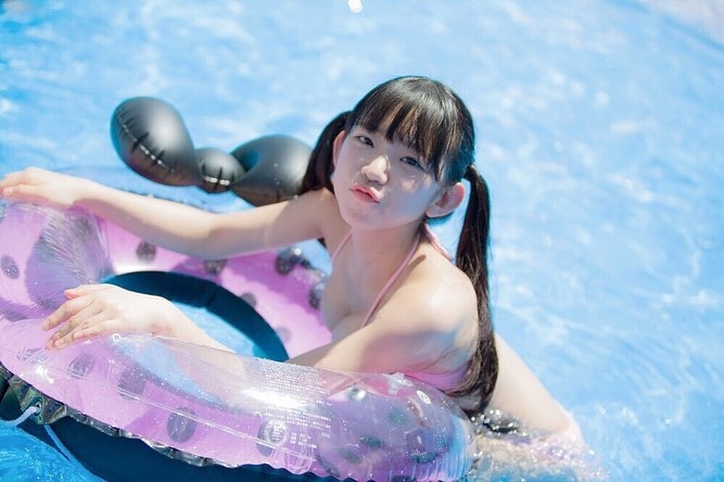 Hot girl 23 tuoi co guong mat nhu hoc sinh anh 6