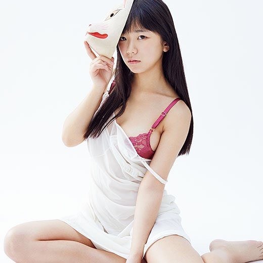 Hot girl 23 tuoi co guong mat nhu hoc sinh anh 8