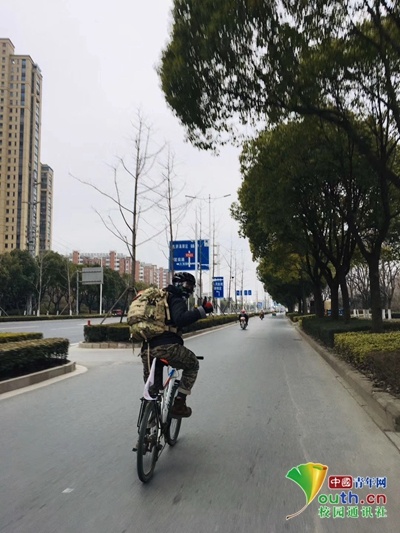 Chàng trai đạp xe hơn 500km về quê ăn Tết ảnh 3 Chang trai dap xe hon 500km ve que an Tet anh 3