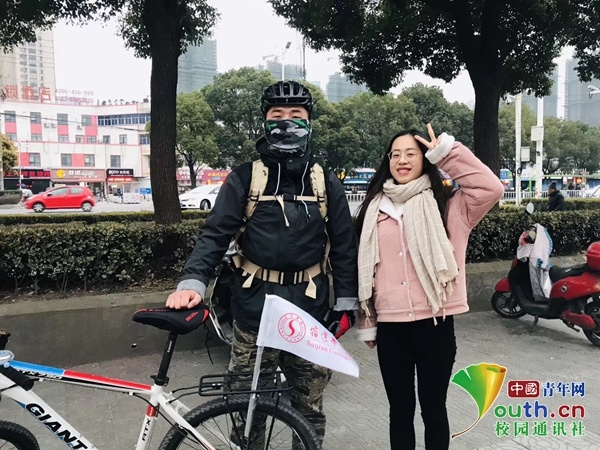 Chàng trai đạp xe hơn 500km về quê ăn Tết ảnh 1 Chang trai dap xe hon 500km ve que an Tet anh 1