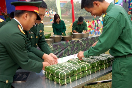 Noi long cua sinh vien truong an ninh, quan doi truc Tet hinh anh