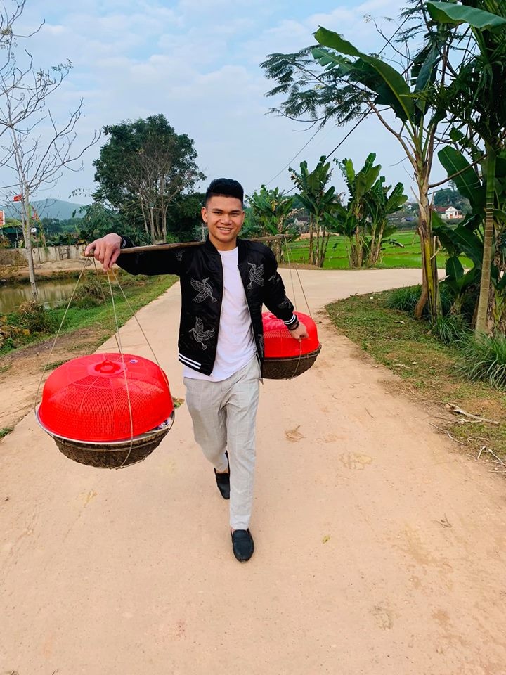 ban gai tin don cua cau thu xuan manh anh 10