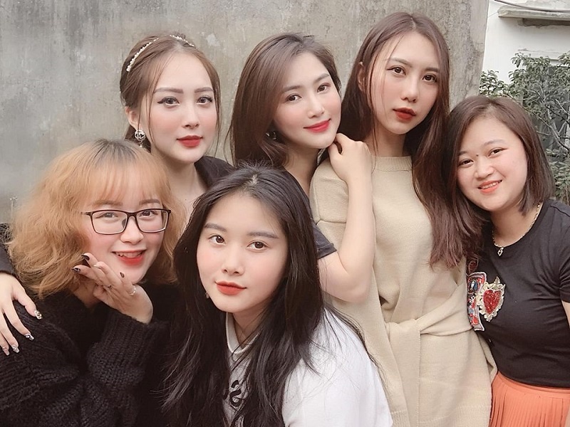 Hoi chi em ho cua Huong Tram: Ai cung xinh nhu hot girl, co ban trai hinh anh