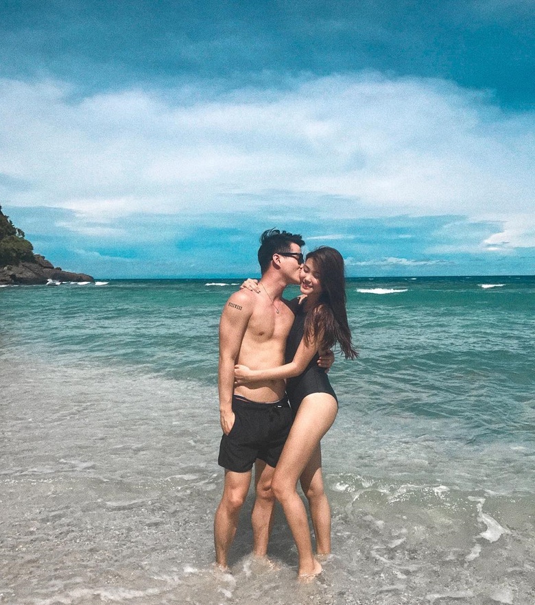 co gai dang hinh ky niem du ban trai da mat anh 8