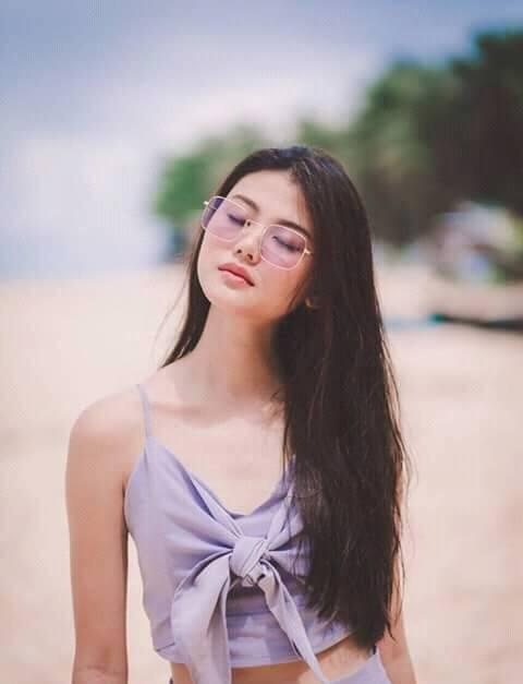 co gai dang hinh ky niem du ban trai da mat anh 3