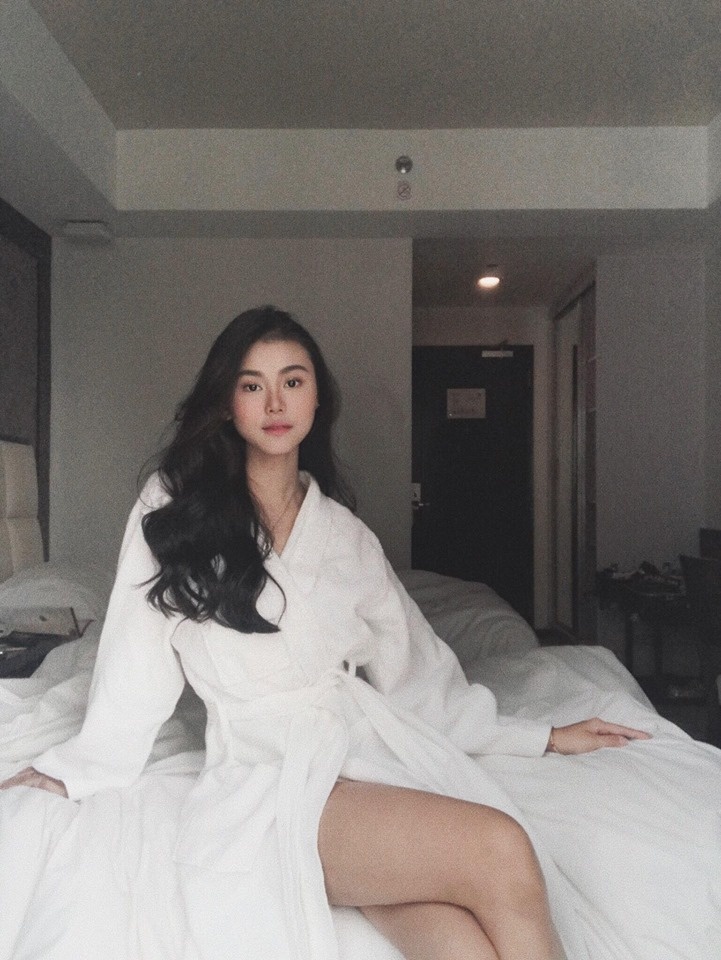 co gai dang hinh ky niem du ban trai da mat anh 1