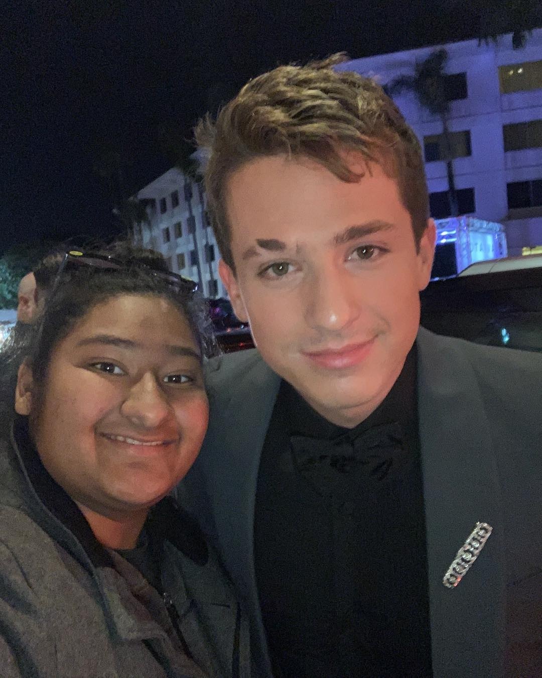 Co gai chup anh voi loat ngoi sao quoc te anh 1