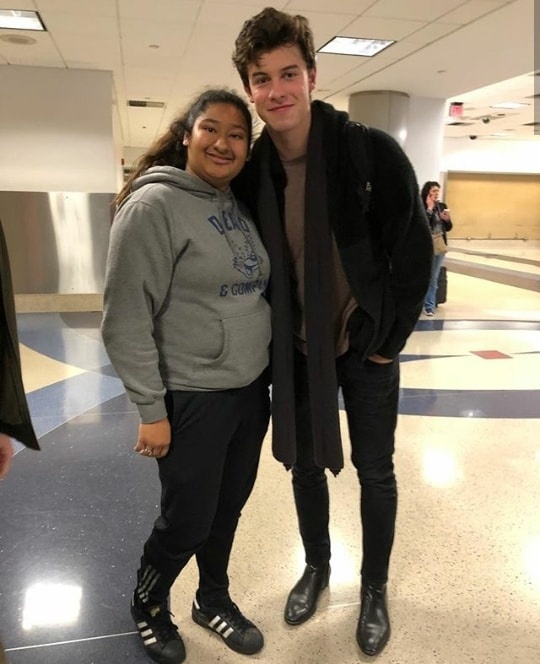 Co gai chup anh voi loat ngoi sao quoc te anh 9