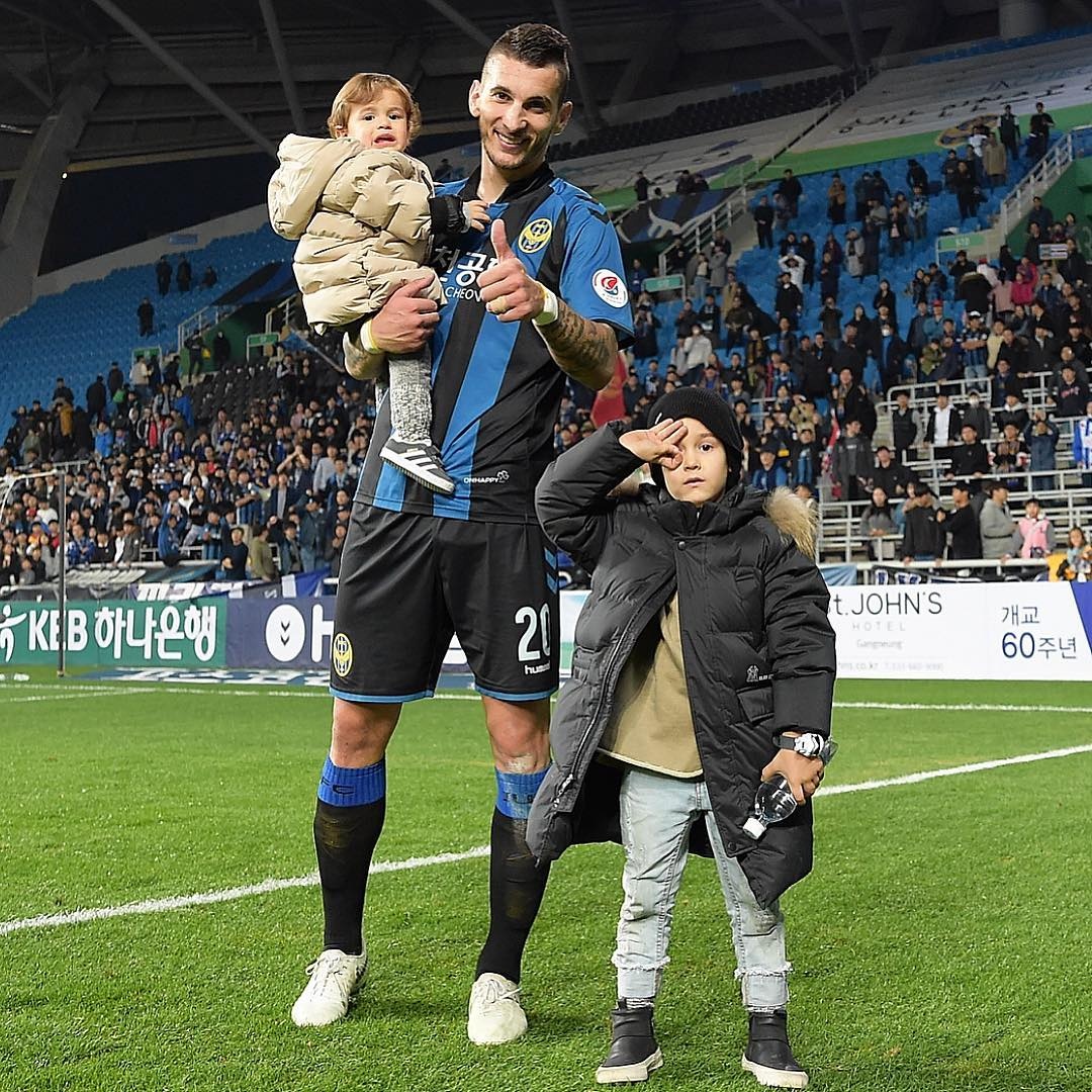 Dong doi dep trai cua Cong Phuong tai Han Quoc anh 12