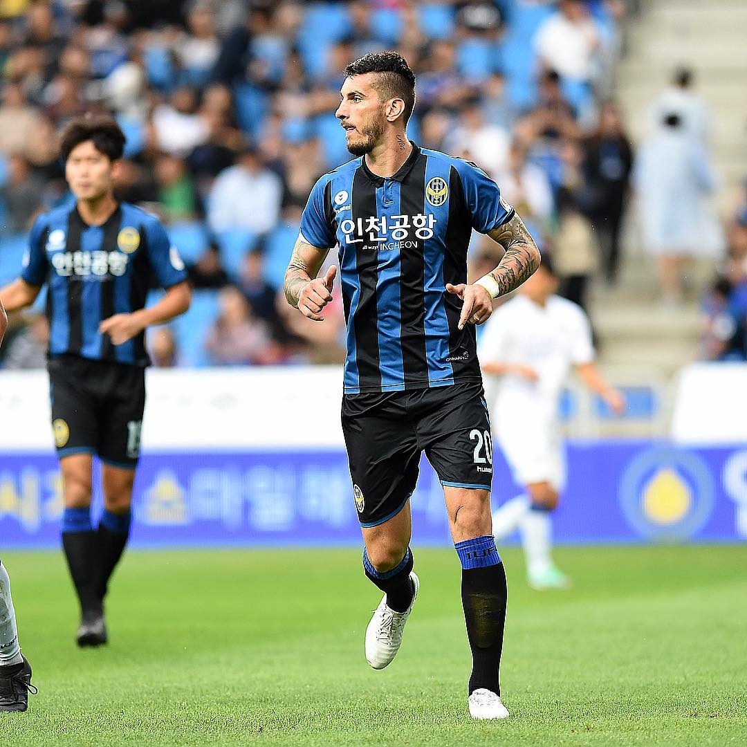 Dong doi dep trai cua Cong Phuong tai Han Quoc anh 7