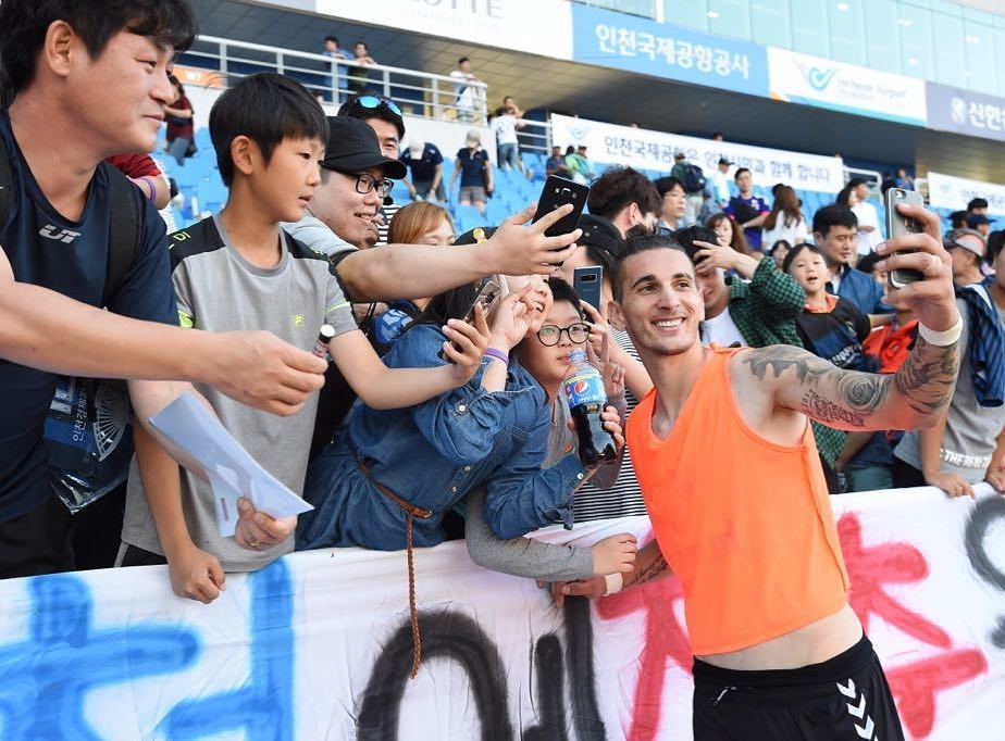 Dong doi dep trai cua Cong Phuong tai Han Quoc anh 5